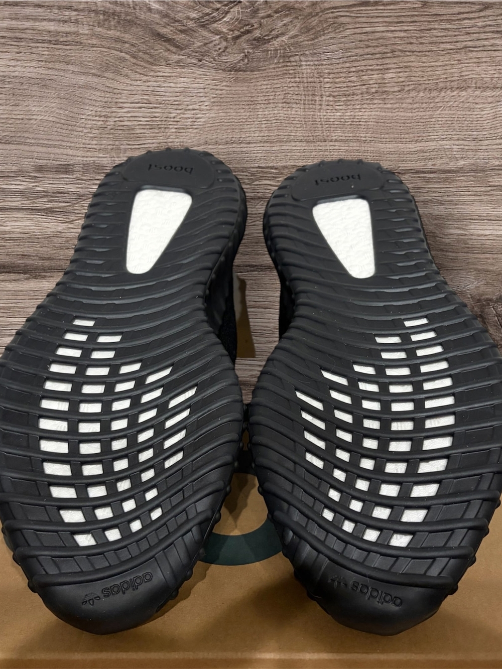 Adidas Yeezy Boost 350 v2 "Bred" - Size 11 - Picture 5 of 6